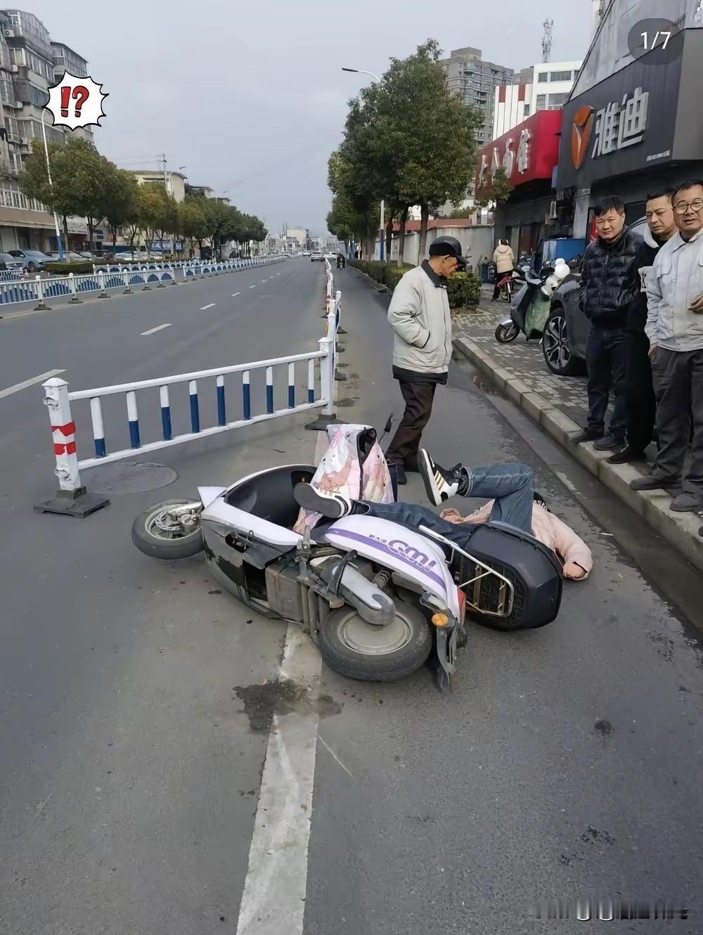 福建老太太撤诉了，原本2月26号就要开庭的案子，也没了。索赔22万的老太太，也不