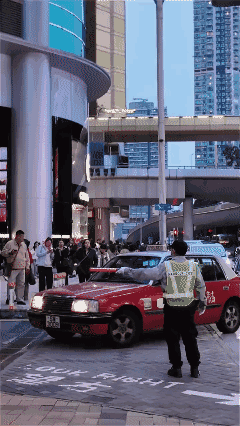 香港的士换装！
皇冠退场，国产新能源接管！[赞]