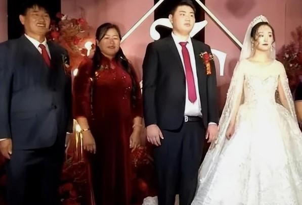 感觉大衣哥钱儿媳妇她只是怀念那一年在朱家镜头前无限风光的自己。 她绝对不后悔嫁入