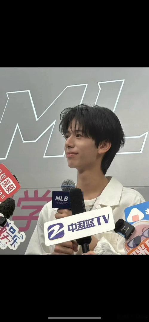 林子烨是不是长残了？嘴巴好奇怪 