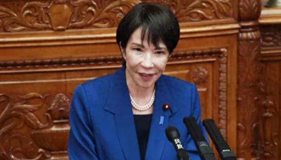 特朗普的专机刚在日本落地，准备和新首相高市早苗见面，结果日本这边就甩出个大新闻，