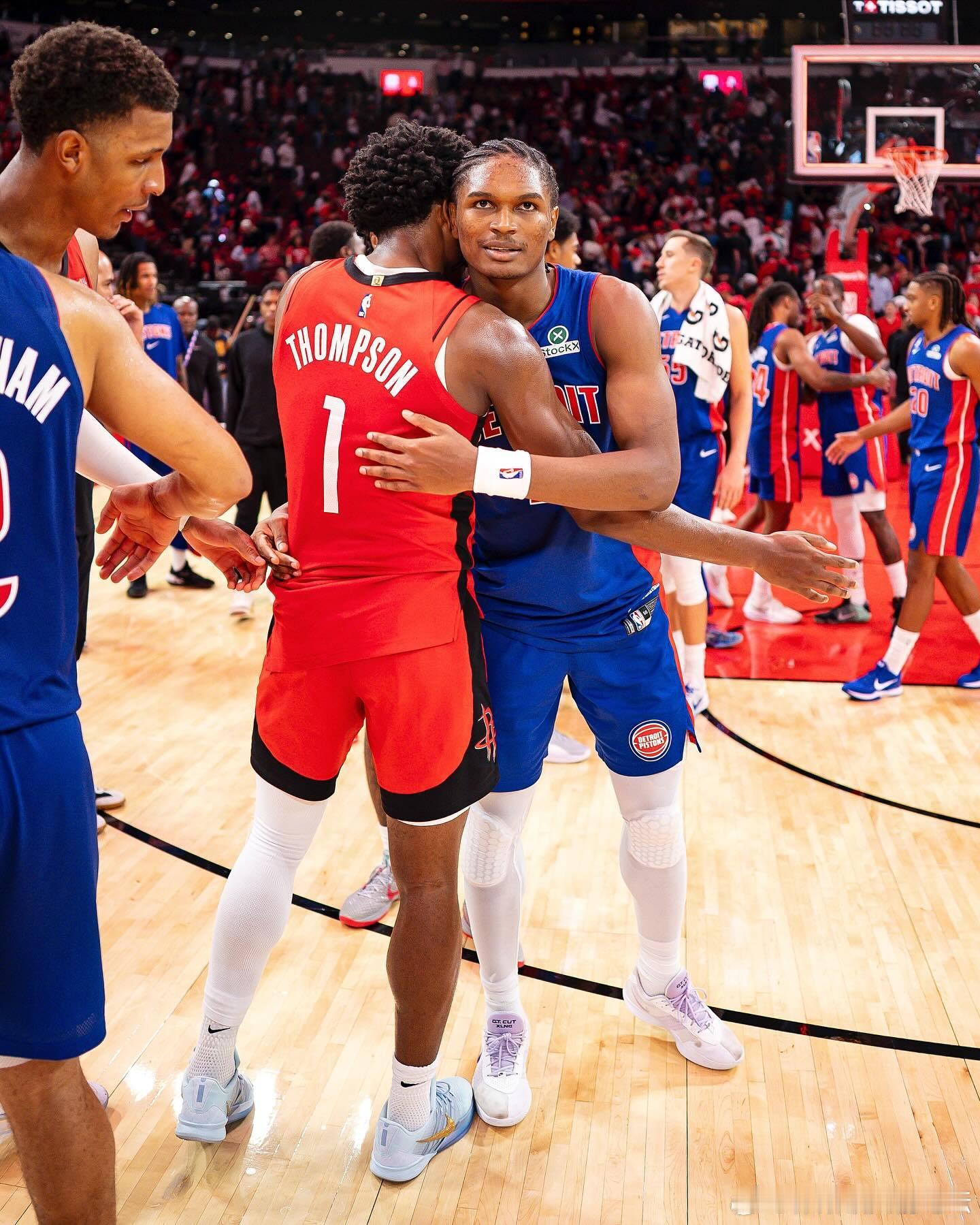 今天过后联盟仅剩五支球队还没赢过球，分别是：火箭、凯尔特人、鹈鹕、步行者、篮网。