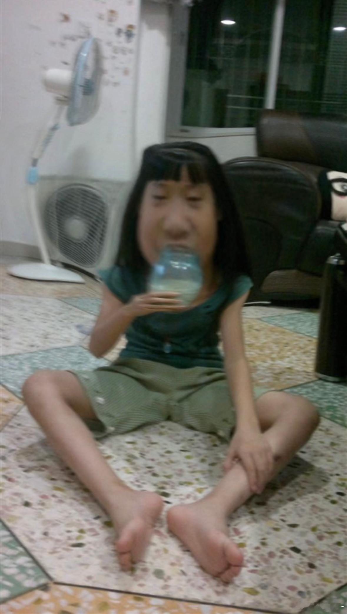 这个双马尾妹子就是我呀…（这个就是原图 拍出来就带着牛牛脸了 因为这个是虎彪小时