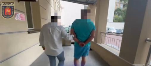 【🇵🇱 华沙市中心发生残暴袭击：20岁乌克兰人被一拳打昏】一名33岁男子在人