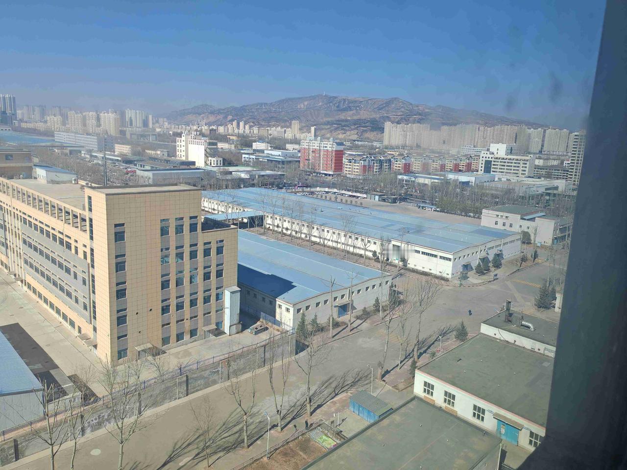 我的今日状态：😁轻松愉快
我这里的天气：☀️晴天
今天的天气也是大晴天，生活也