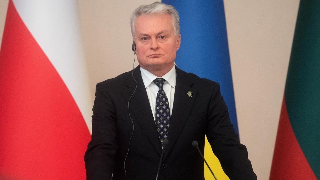 立陶宛愿意派兵帮助美国
作为波罗的海小国，立陶宛现役军队仅2万余人，为了献媚美国