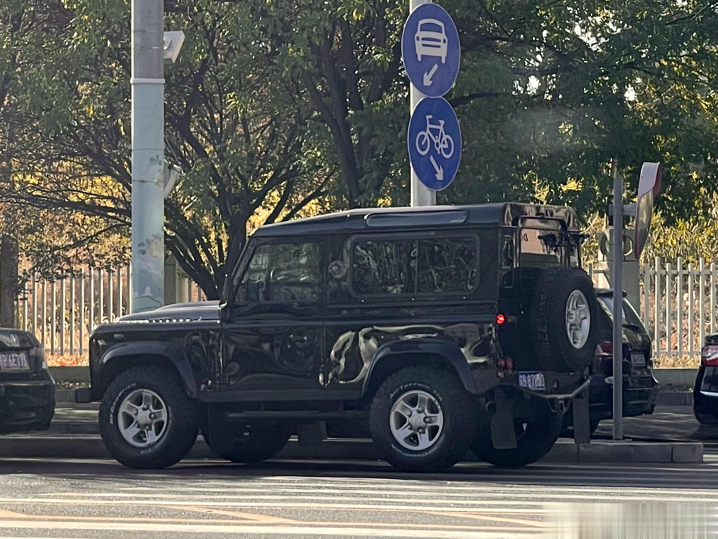 我发现我真正喜欢的，都是那些一眼看上去就不属于这个时代、这座城市的车子。[月亮]