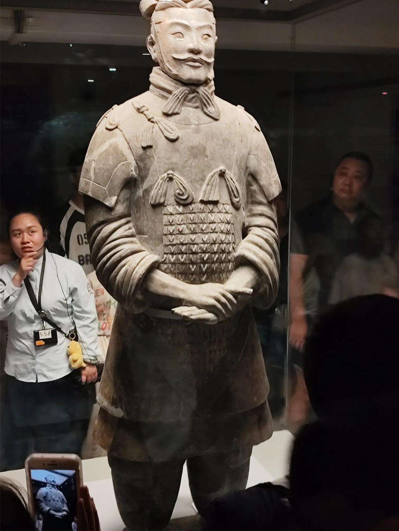 我是非常支持打假，因为打假我们消费者肯定是受益的。为什么有些人成了粉丝，偶像卖假