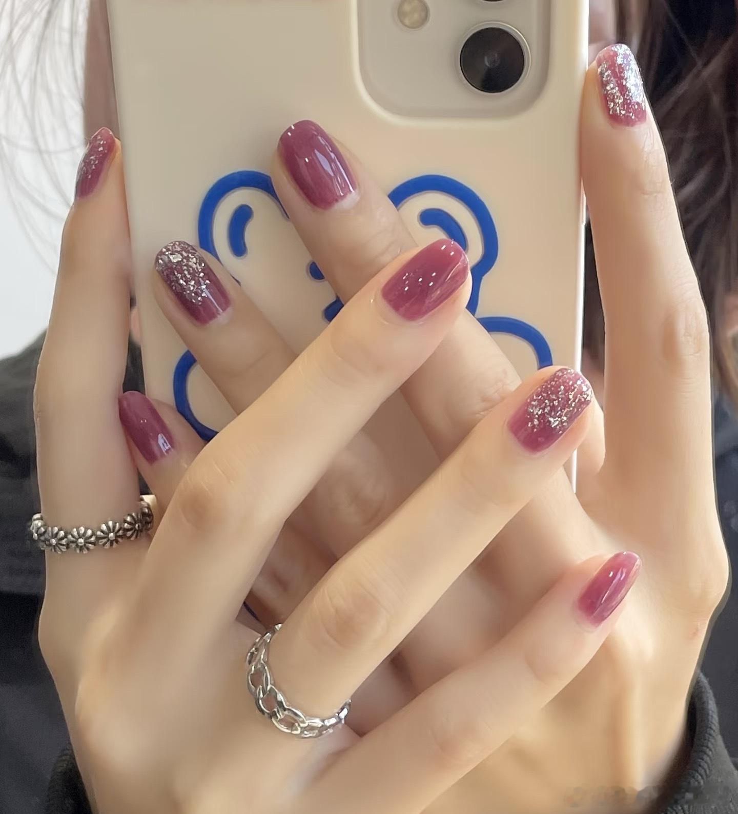 新美甲好看嘛，两个小时就为了这一拍