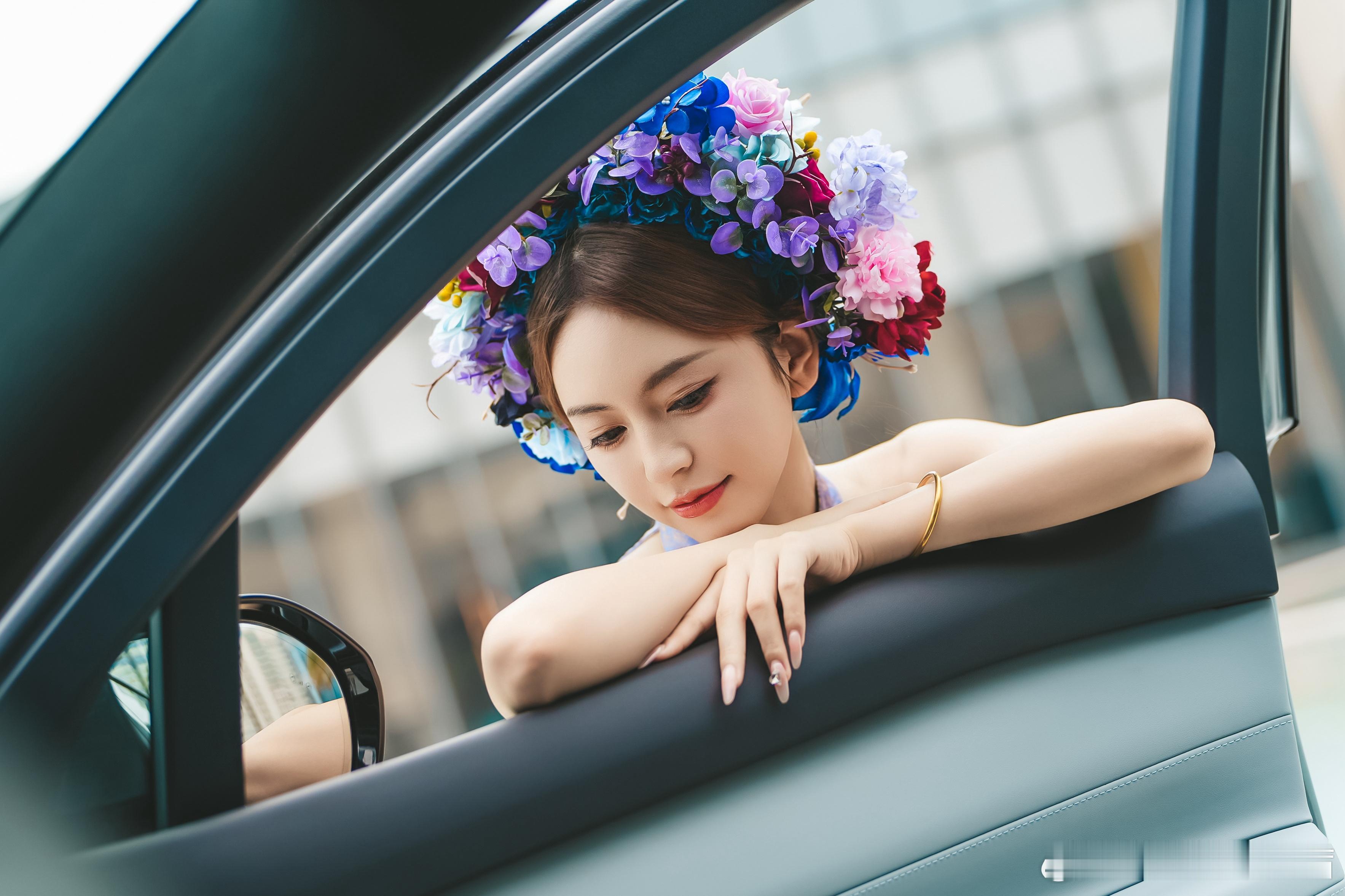 第一张是不是很优雅背后实际上是图二图三这样的怪我长太高[哈哈]欧尼茜茜蔚来全新e