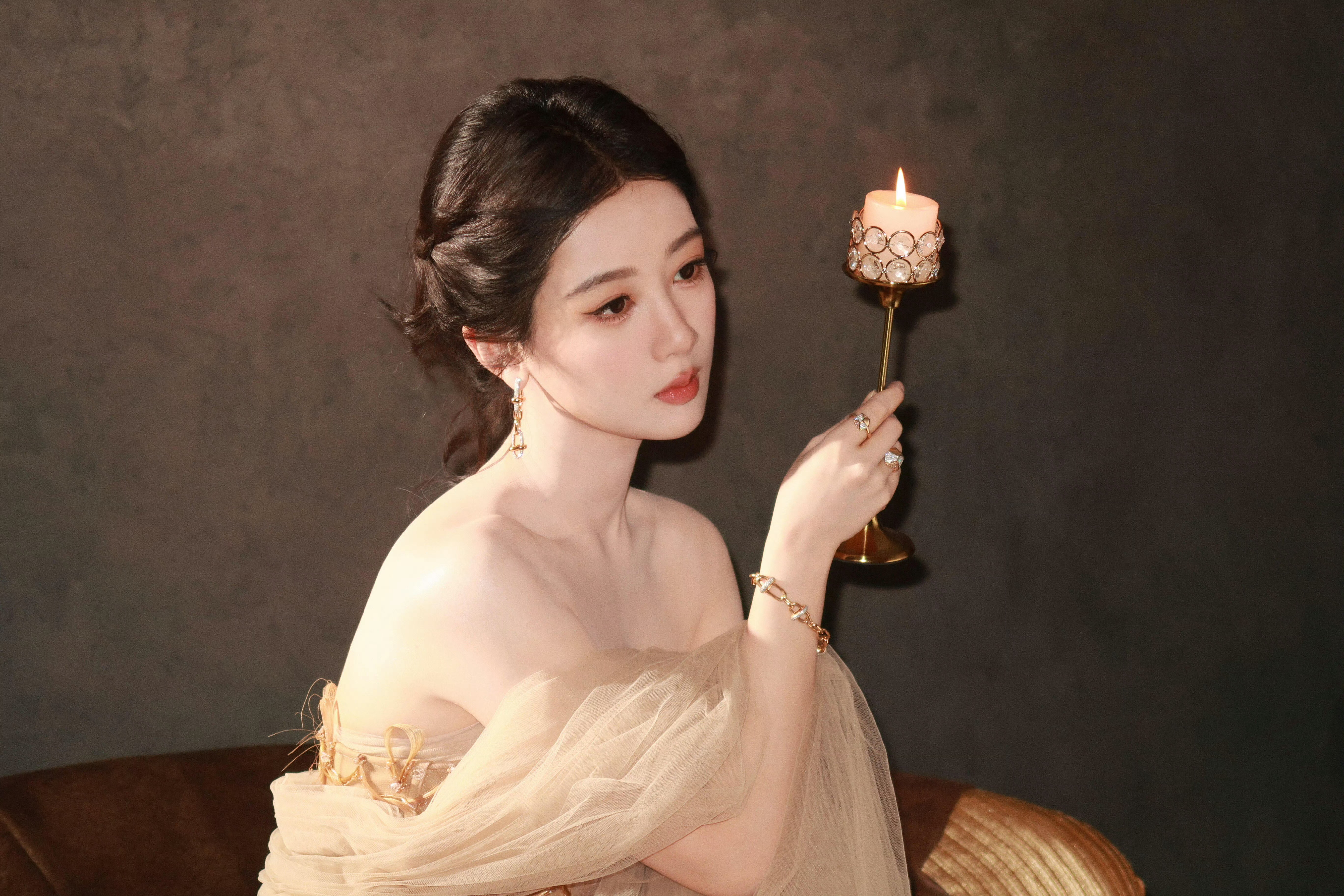 杨紫杨紫 女神驾到好美啊宝贝一定要照顾好自己，好好休息，好好吃饭！杨紫都瘦成啥样