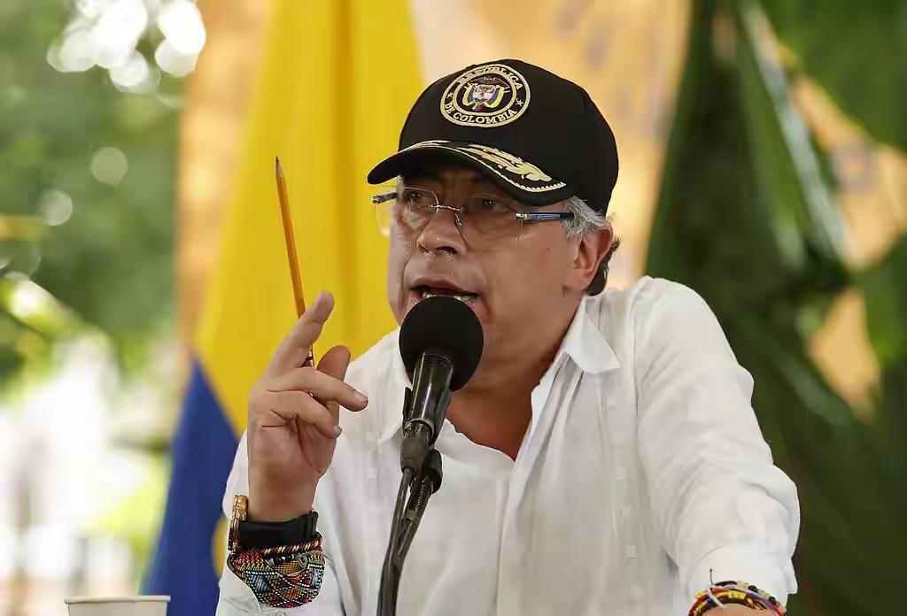 真够离谱的！
美军把盟友的渔民当靶子打
还嘴硬说是“缉毒行动”
哥伦比亚总统佩特