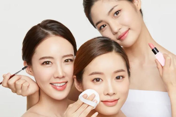 韩国女人漂亮是多种因素共同作用的结果。韩国美容技术超发达，2019年美容市场规模