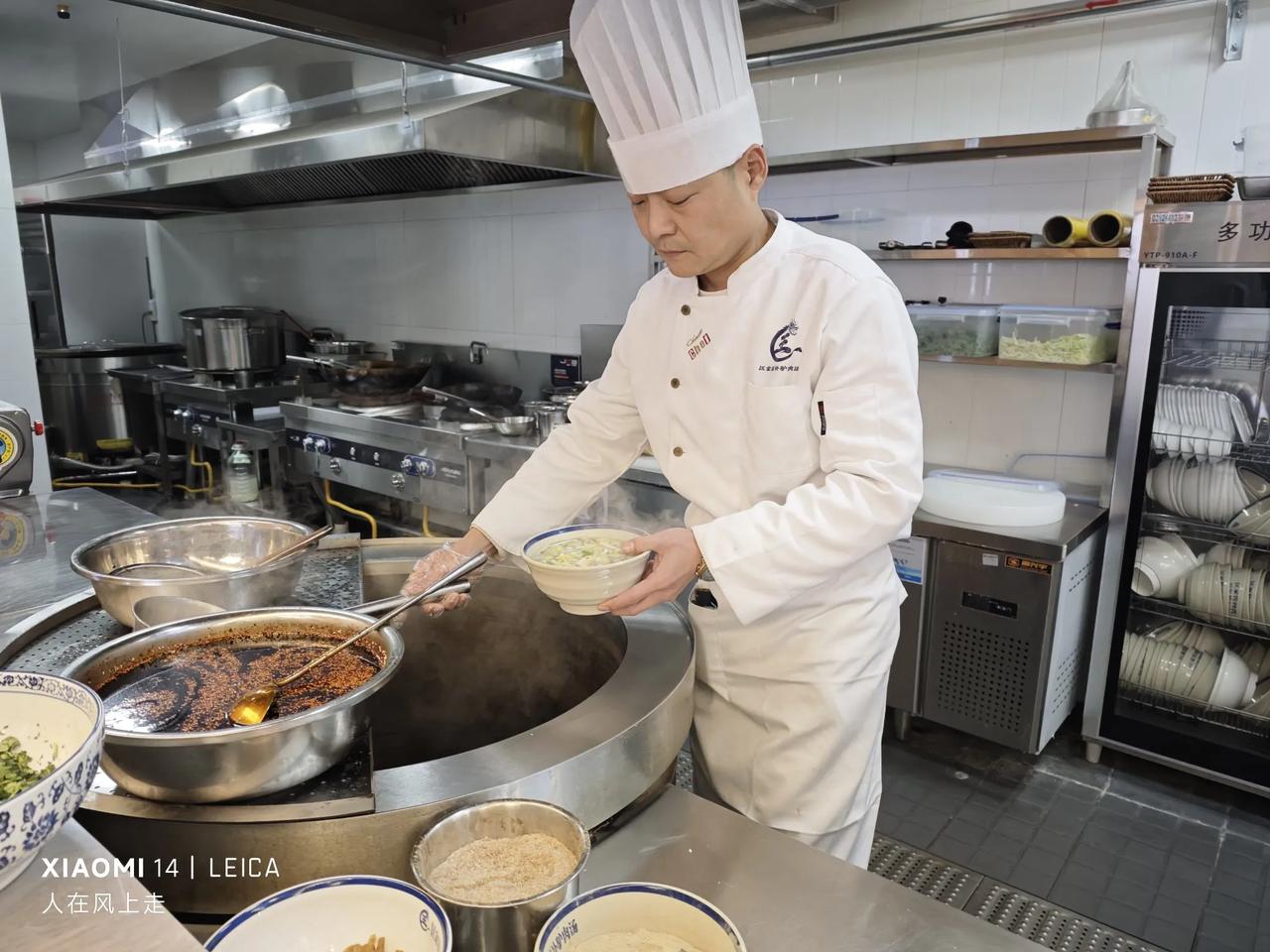 新区匡家喝驴肉汤！
匡家驴肉汤、陈记驴肉汤、安记驴肉汤，这些都是洛阳比较有名的驴