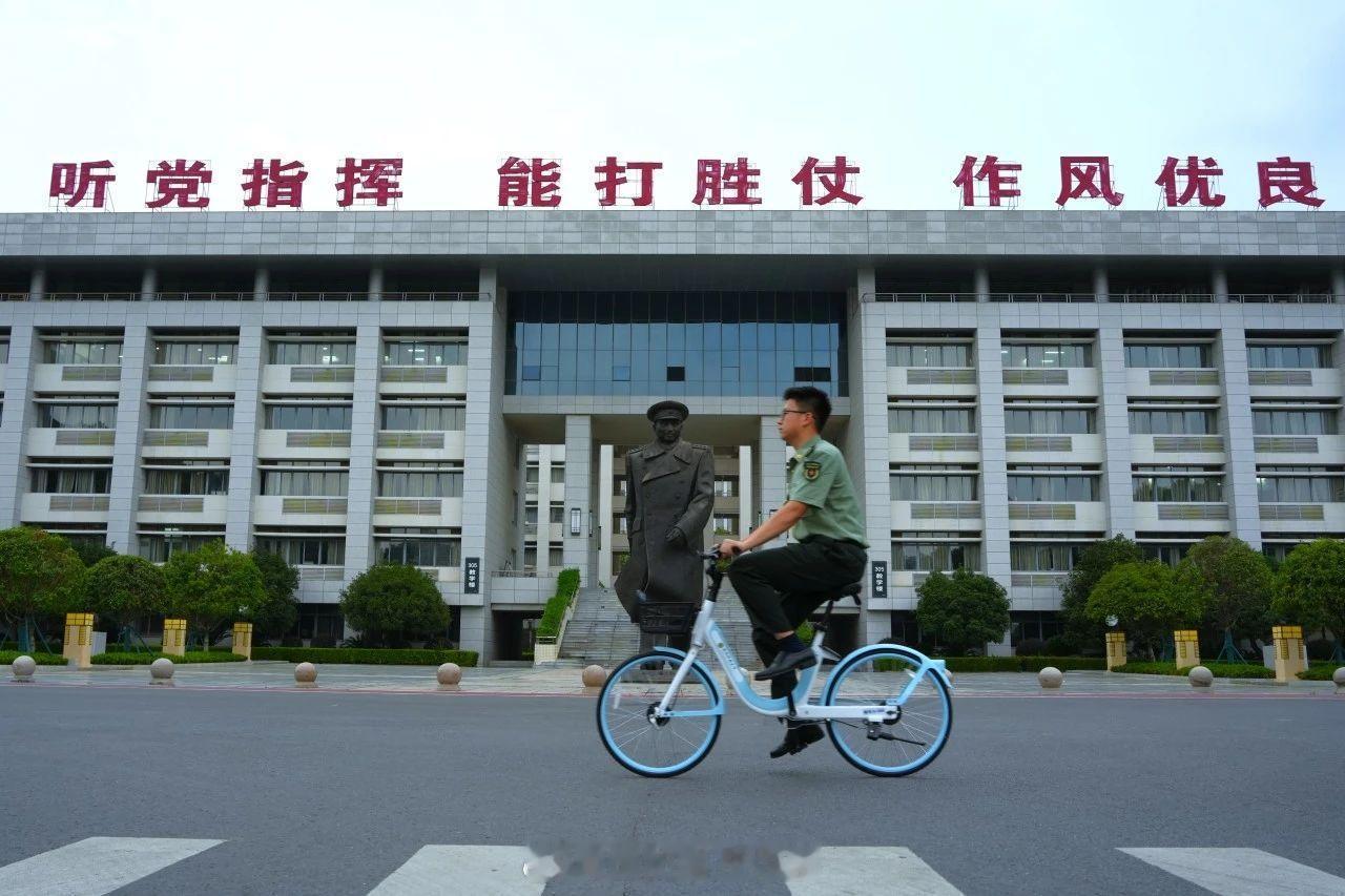 【国防科大版专属小蓝车】国防科大长沙校区三号院小蓝车“上线”啦！为提高教职员工校