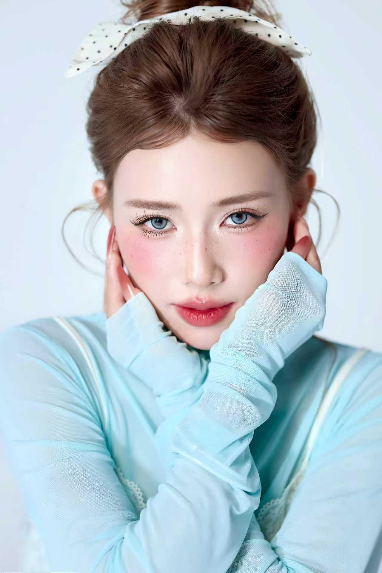 浅蓝色是夏天的第一口海盐冰淇淋，清清凉凉，沁人心脾。💙🍃 这组浅蓝色写真，把