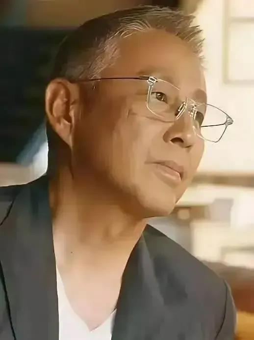 陈道明醍醐灌顶的一句话： “男人最傻的事，就是今天请这个朋友喝酒，明天去那个兄弟