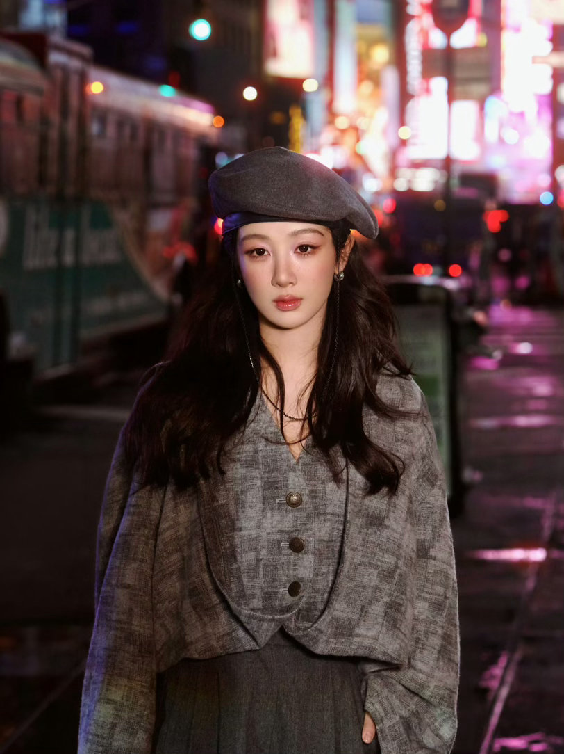 杨紫杨紫yz杨紫董竹君无需豪言壮语，只要默默耕耘，贝壳里总能孕育出珍珠。不与争锋