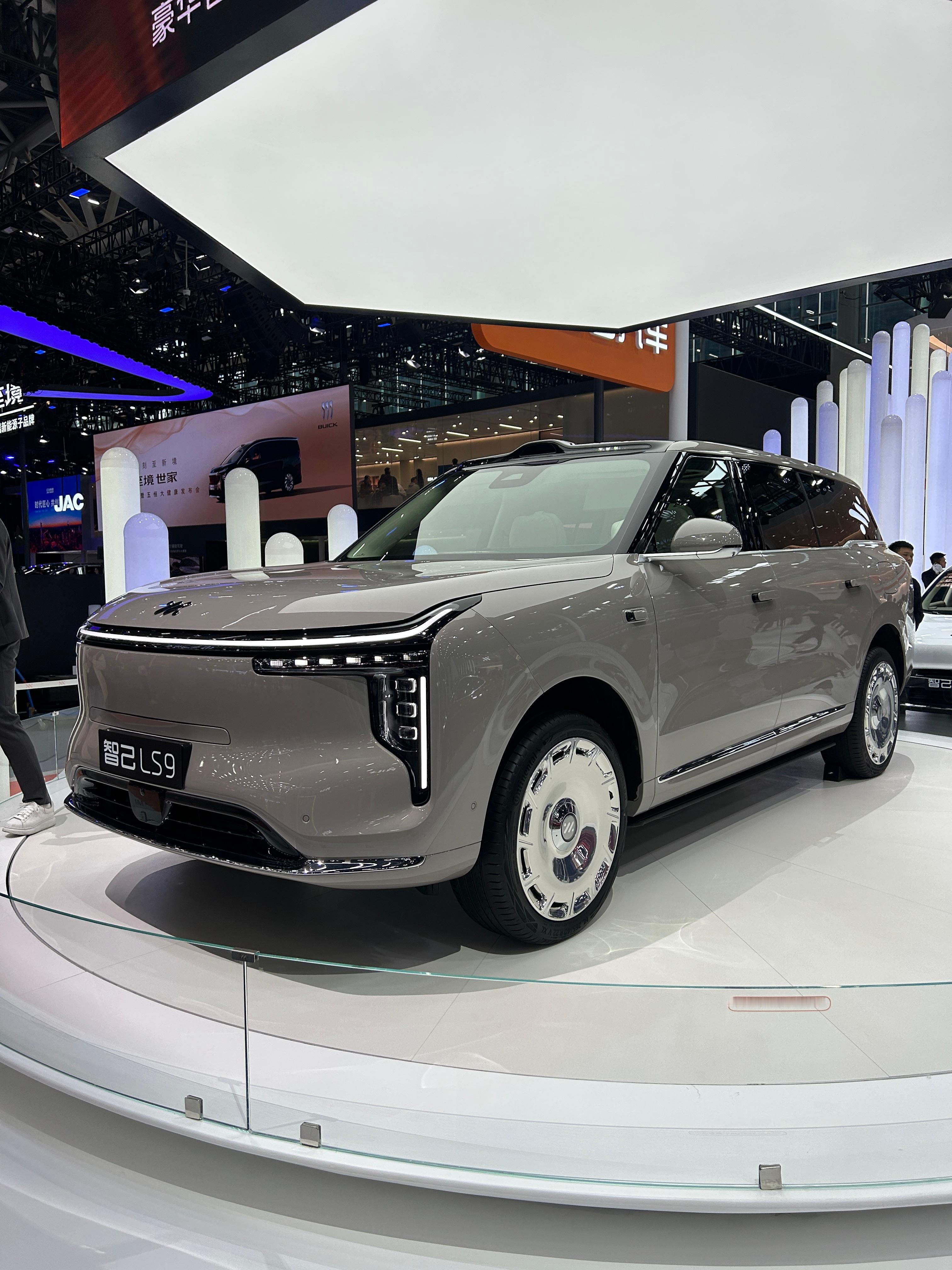 智己LS9开启全国交付，智己LS6 66度电池新增产线。