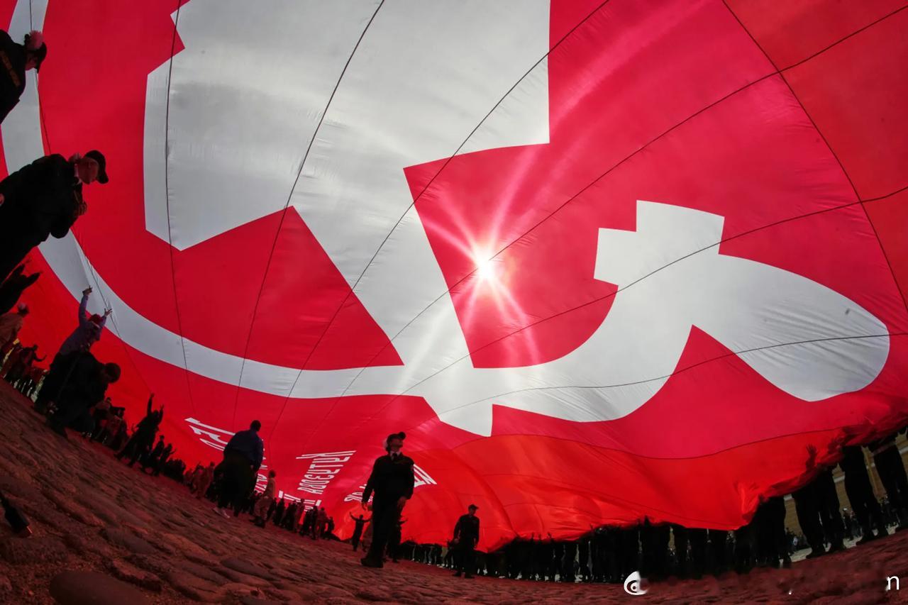 【“苏联从未解体”普京顾问爆惊人言论，法律漏洞还是政治烟雾弹？】2025年5月下