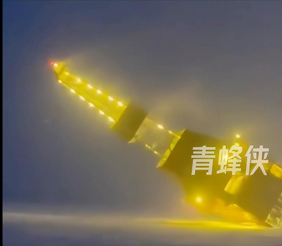 北美最大的“钢铁巨兽”钻井平台说翻就翻了！就在阿拉斯加的冰路上，这货足足16层楼