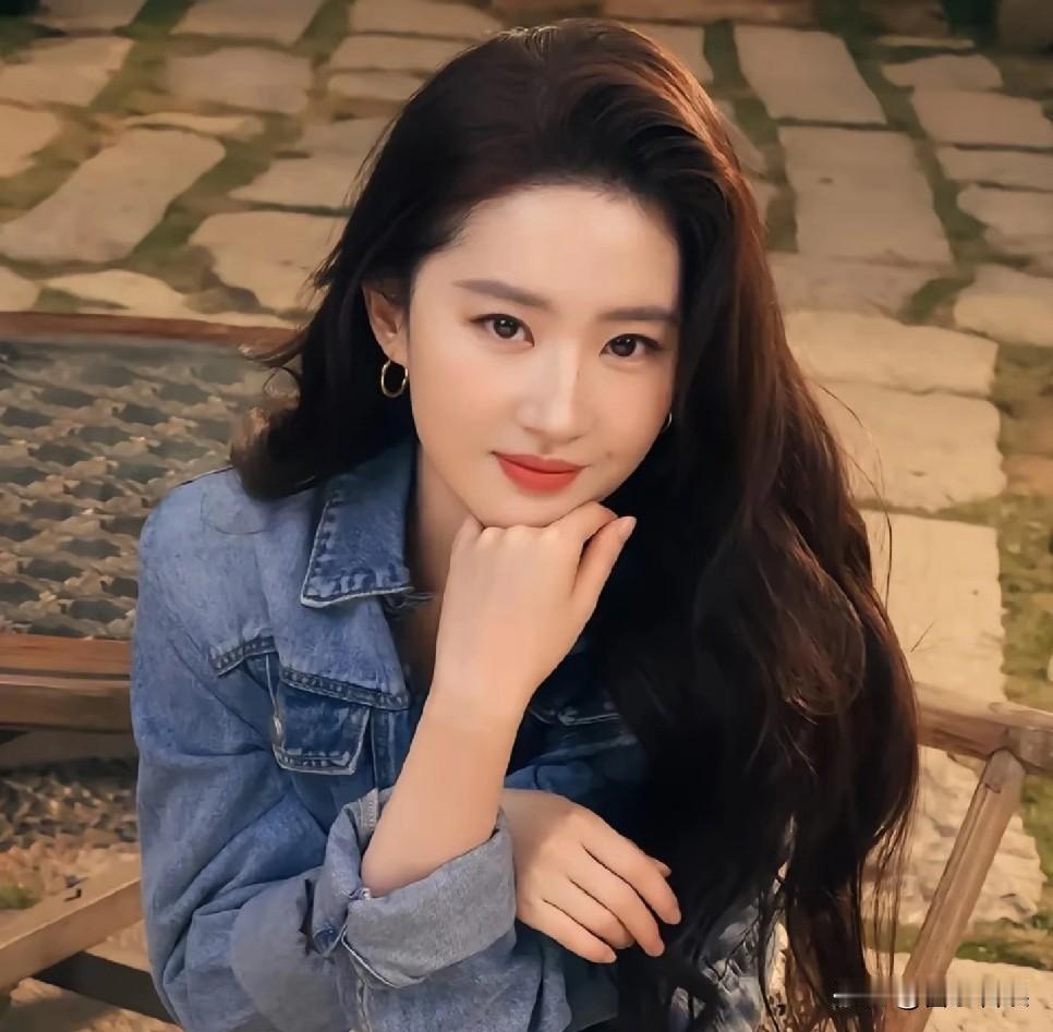 刘亦菲，太让人意外了！
 
6月11号晚上，刘亦菲冲上了热搜，原因是有网友参观时