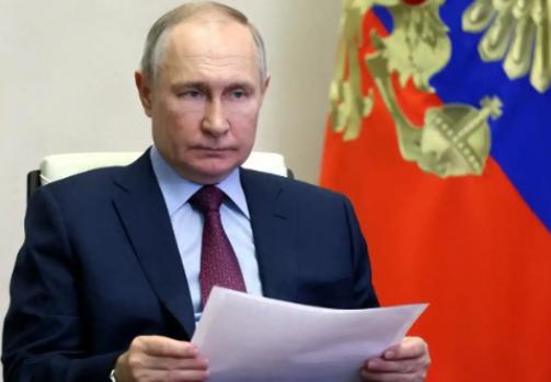 俄罗斯向中国发出了最高级别的“生存预警”！普京用两年被西方“扒皮抽筋”的惨痛代价