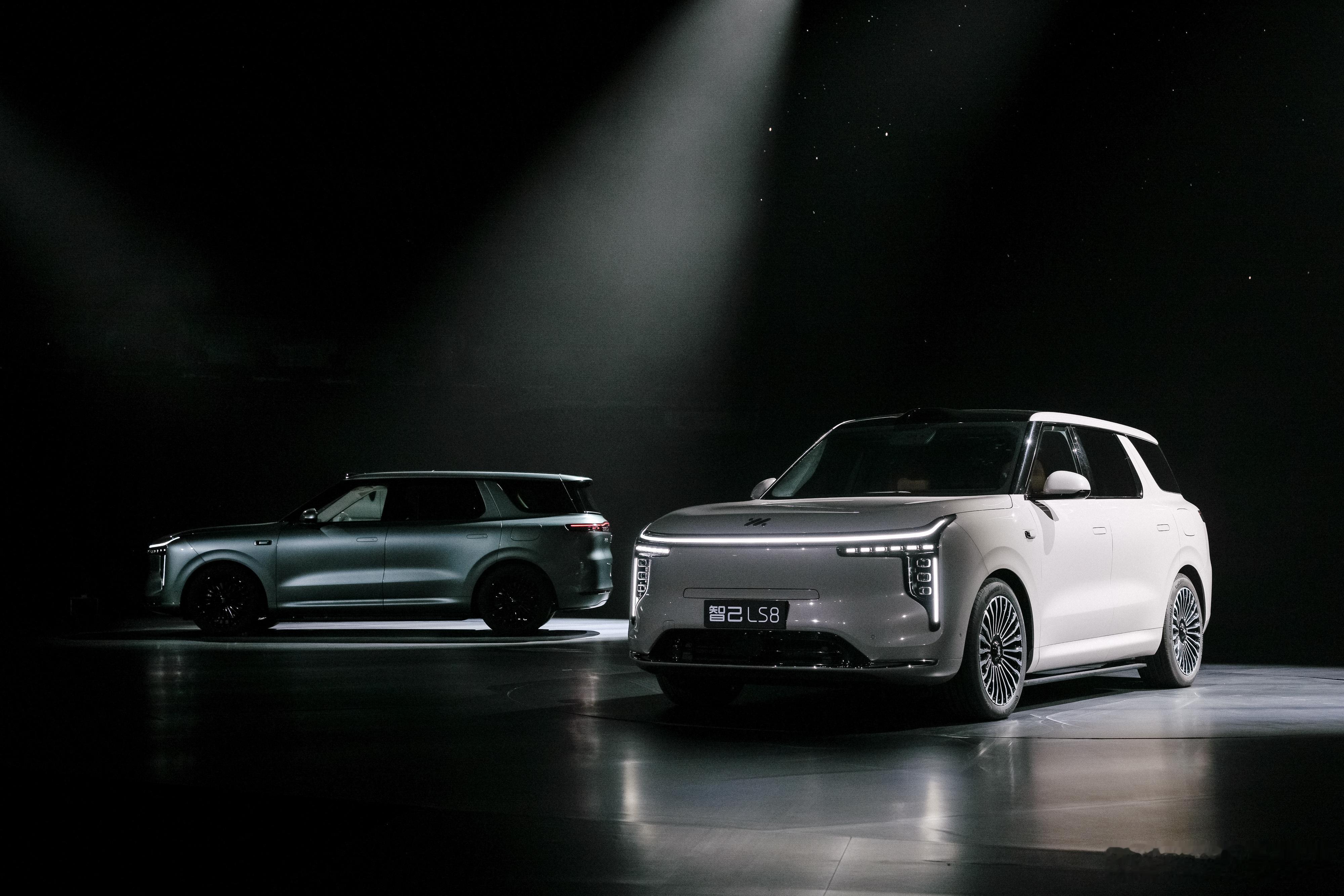 智己LS8今日正式上市 智己汽车旗下中大型 SUV 智己 LS8 日前正式上市，