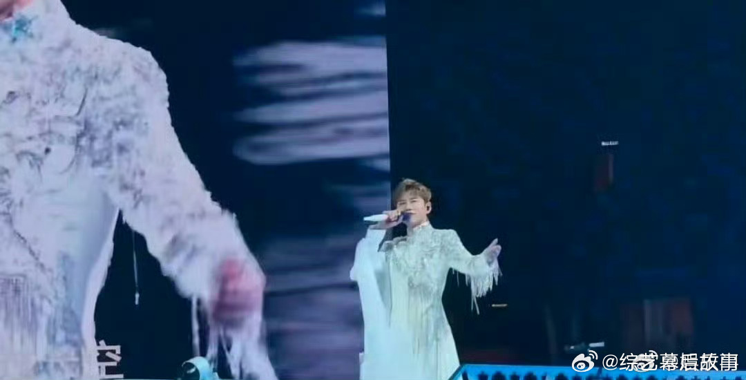 纵有江山万里，不及你一唱天下，张杰永远的神。张杰大提琴版天下