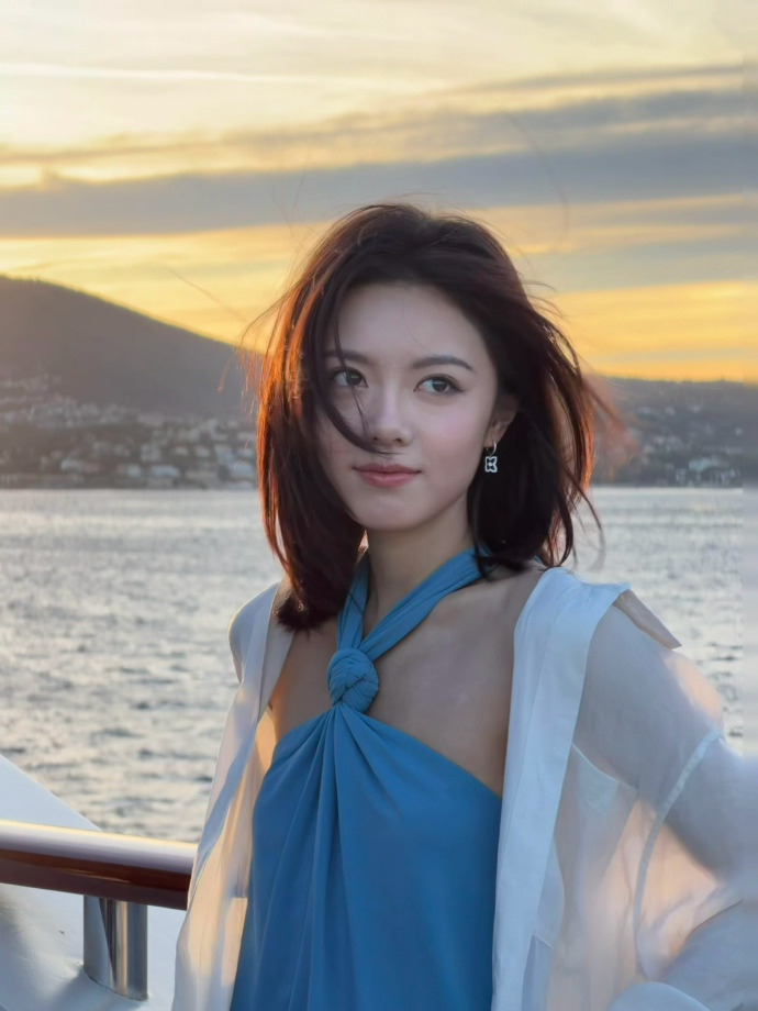 1.赵今麦团队之前考虑过让她试试性感风格，但试了之后发现跟她本人气质不太搭，也就