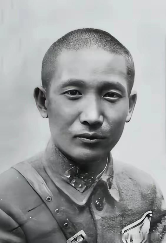 1938年，西南联大三百多名师生踏上徒步西迁的漫漫长路。湘西深山匪患猖獗，过往商