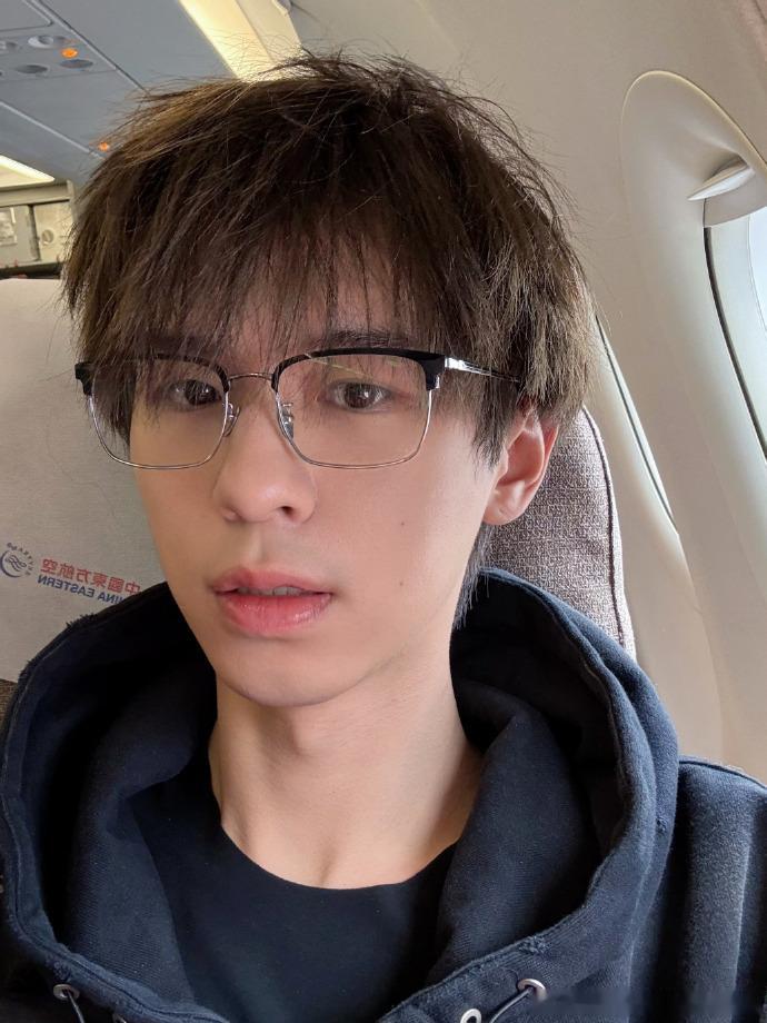 何浩楠让我看看是怎么个事  何浩楠四千加的海拔是怎么个事 何浩楠高海拔之行，自拍