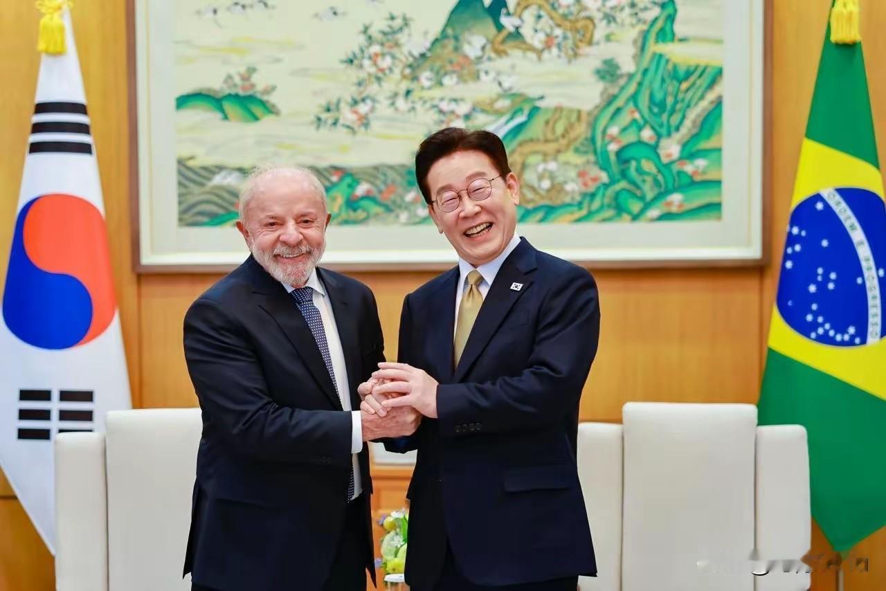 2月23日，巴西总统卢拉结束印度AI峰会后访韩，与李在明会面。
此访是卢拉本届任