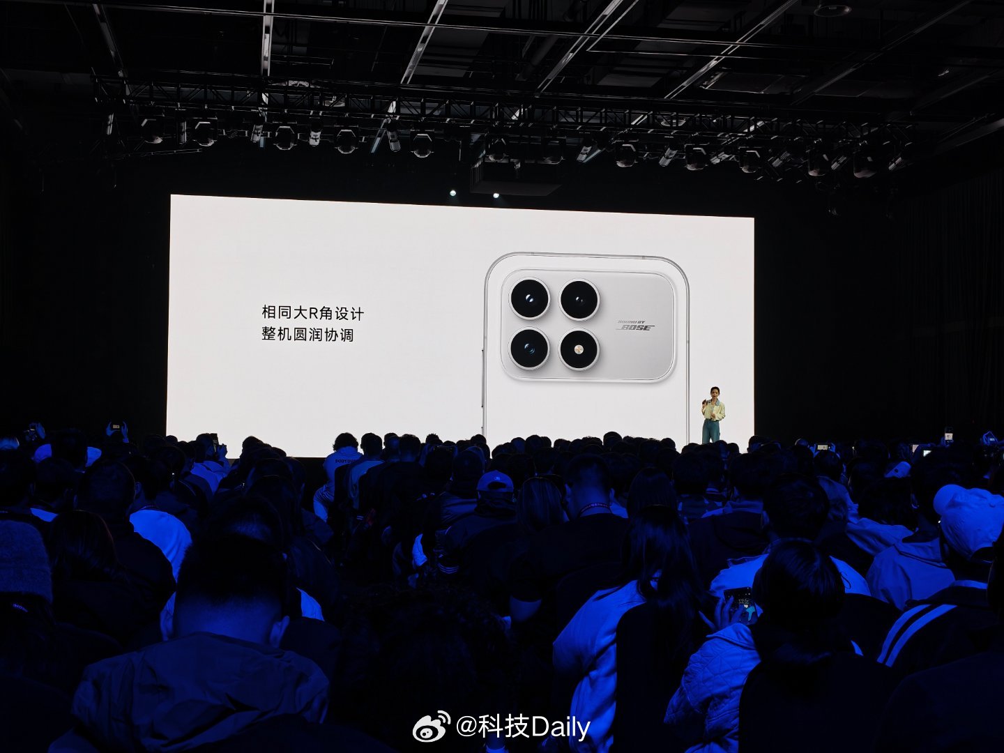 REDMI K90尺寸为6.59″ ，兼顾单手握持和大屏娱乐，有黑色、白色、浅紫