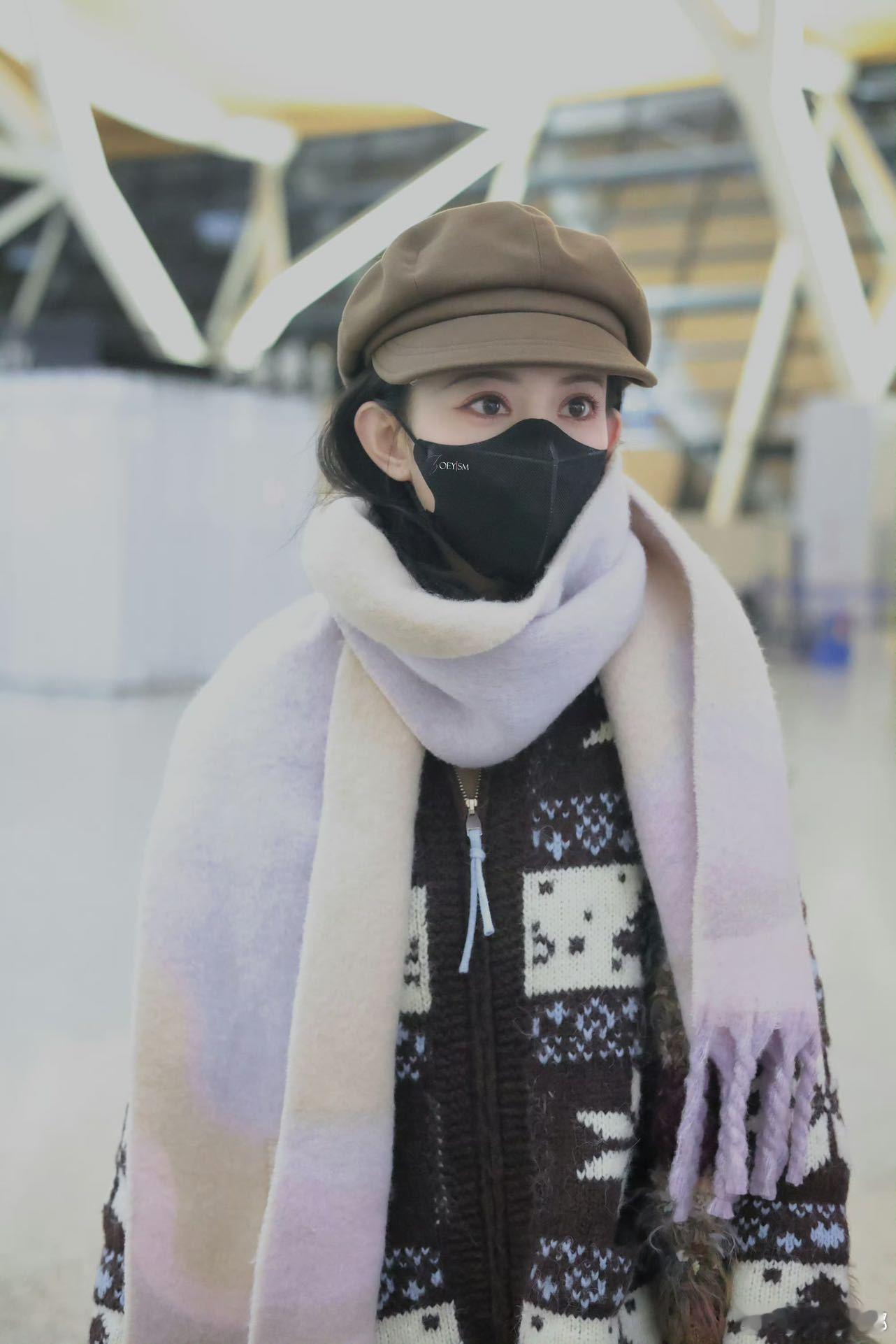 看孟子义和粉丝们的亲密互动，真是感受到了满满的温暖！她的亲和力无敌，明天雅加达活