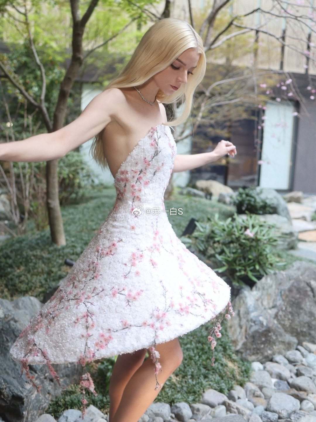 在日本宣传《超级马力欧银河大电影》的Anya Taylor-Joy的几套look