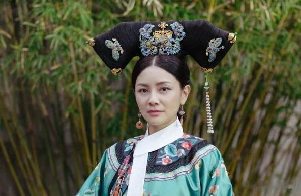 孝贤纯皇后病逝后，乾隆皇帝后宫之中地位最高的两位妃子是娴贵妃那拉氏和纯贵妃苏氏。
