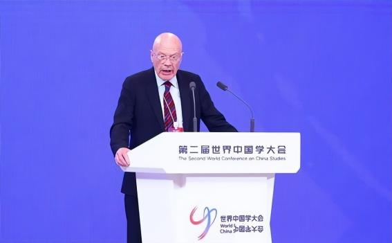 英国教授马丁·雅克曾经语出惊人：“中国崛起不可怕，可怕的是，他是一个伪装成国家的
