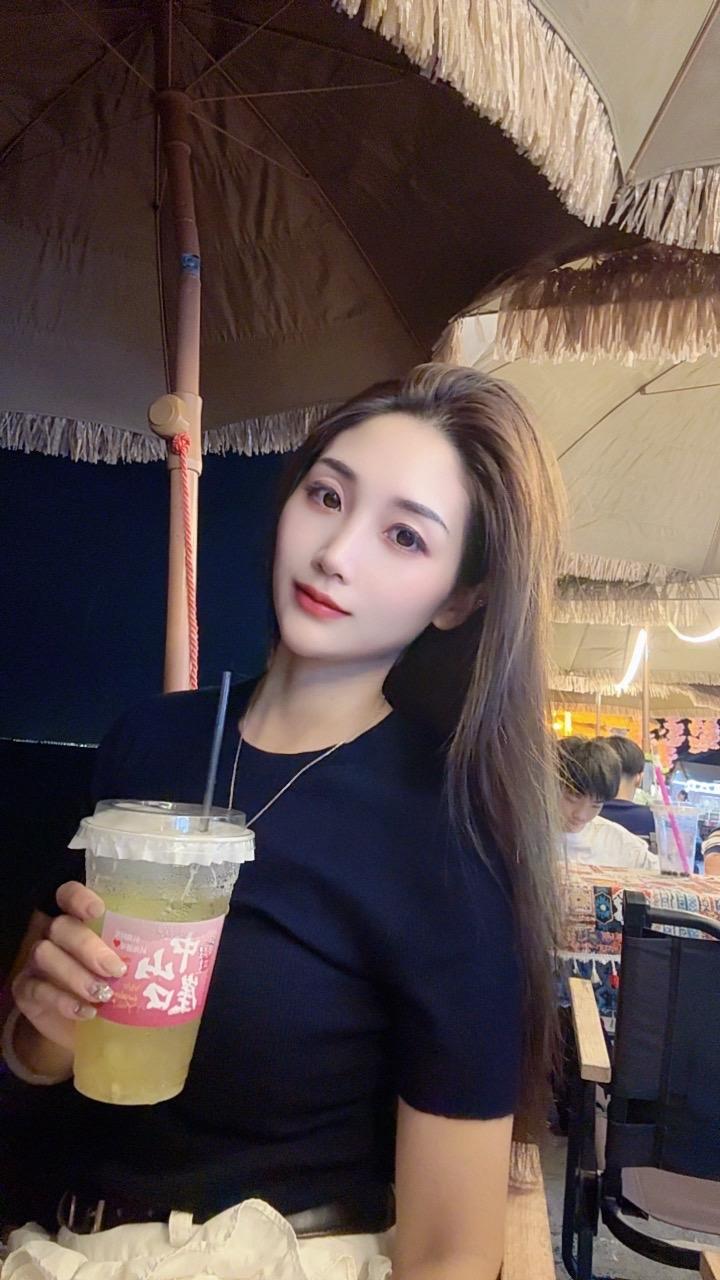 不是所有的鱼都生活在同一片海里。人各有不同，无论遇到什么样的人都不稀奇...