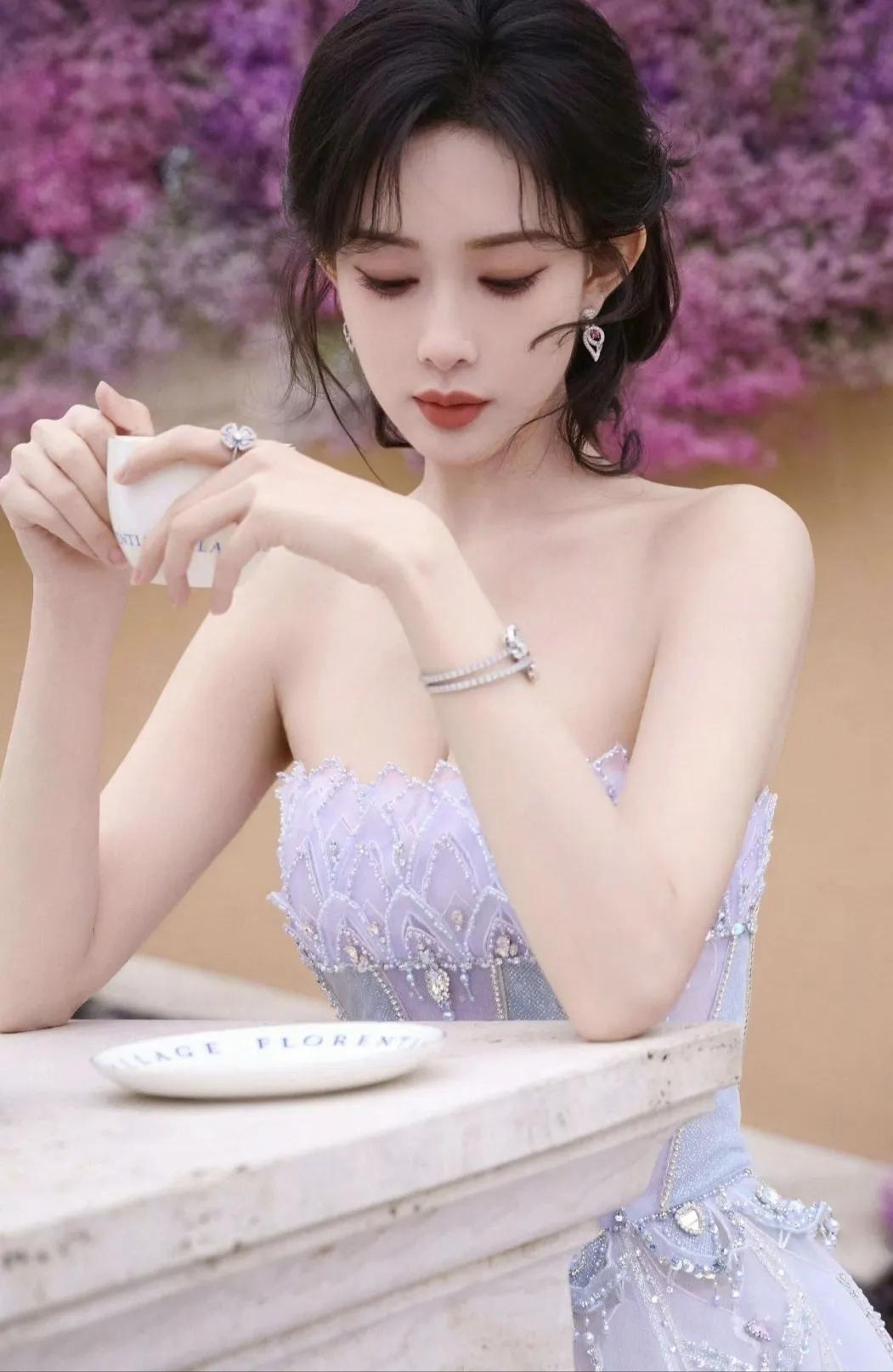 紫色抹胸公主裙，有一次被她惊艳到，真的太美啦。＃孟子义＃