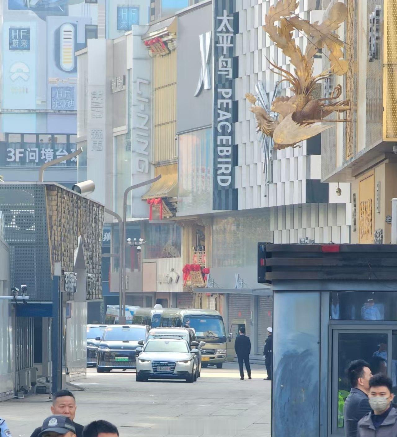 德国总统抵达安徽德国总统本次访华首站是合肥，因为合肥有很多德国合作的项目，现在到