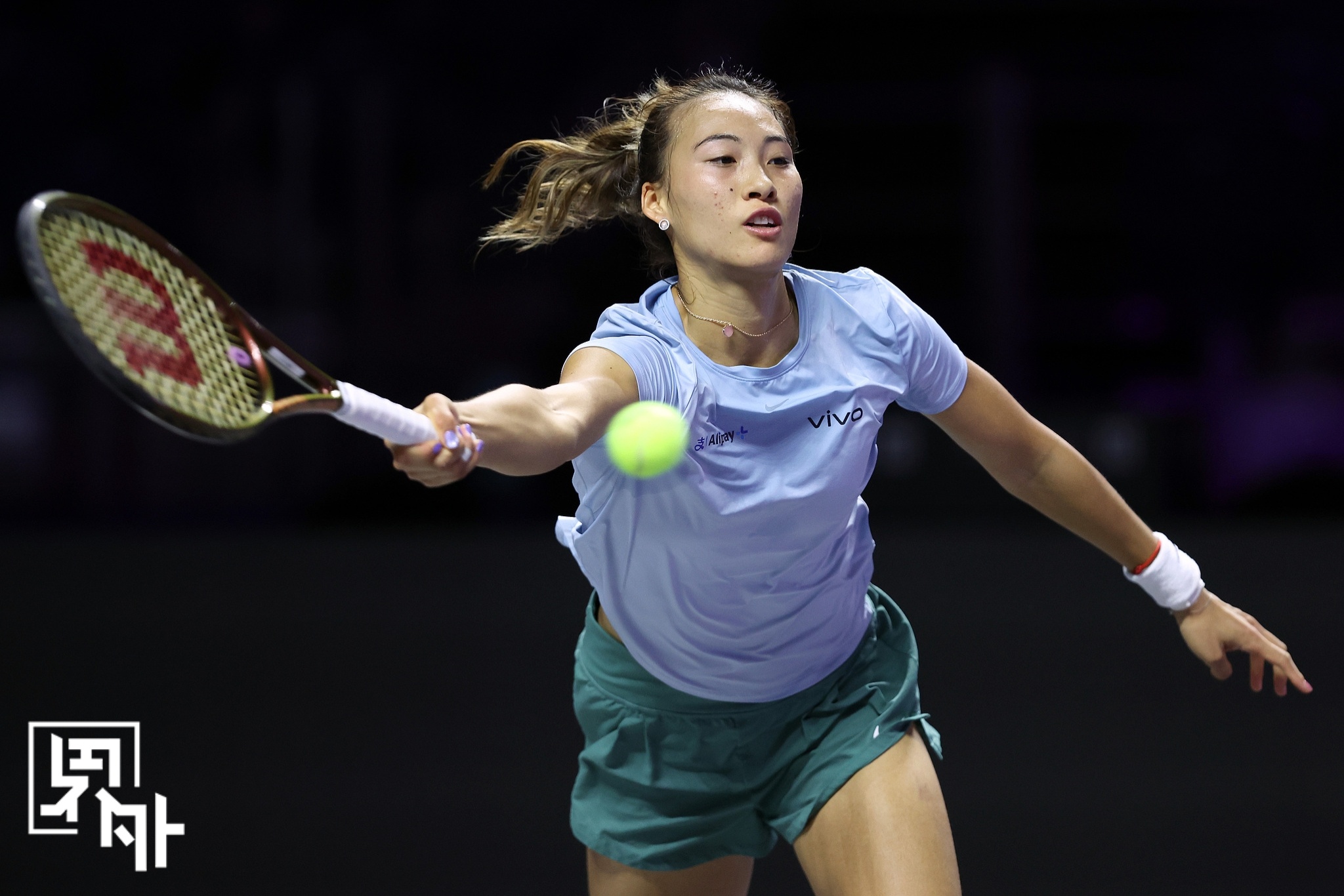#郑钦文高情商回应合照C位##郑钦文第5次对战萨巴伦卡#WTA年终总决赛即将拉开