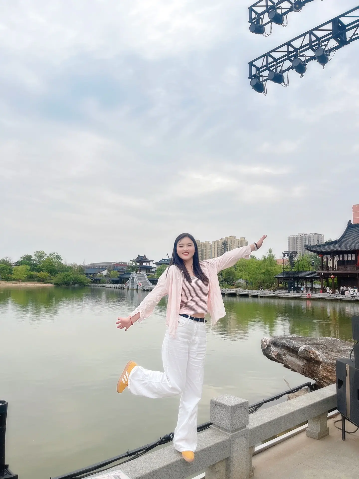 小杨没志气，只想挣个小钱嫁个好人，顺顺利利的按照人生规律，过上最平凡的...