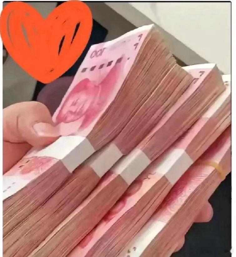 浙江一个老头，拆迁分了 450 万，把三子女叫回来分钱。大儿子说不要，二女儿也说