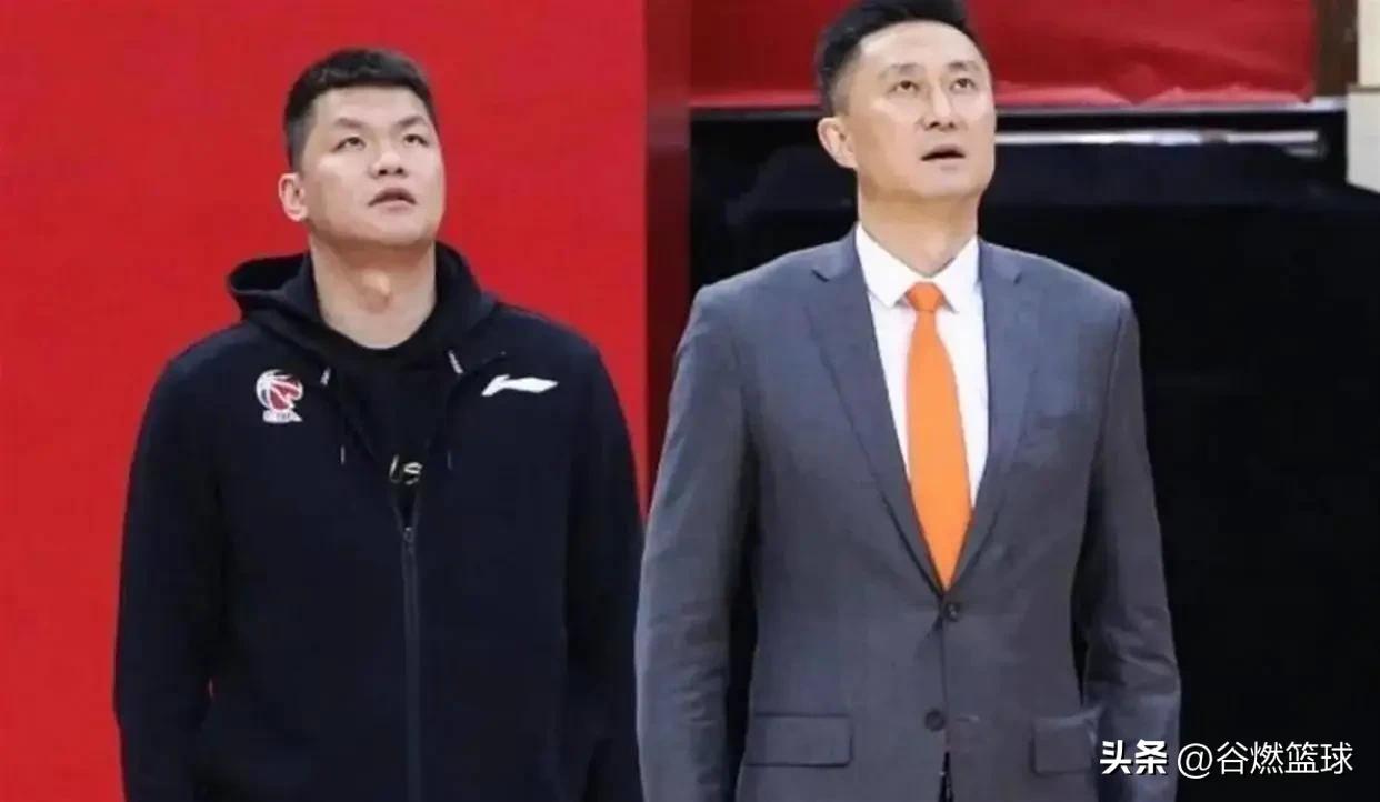 随着杜锋和朱芳雨等球队功勋先后离任，广东男篮彻底开始了管理层的重建工作。和以往队