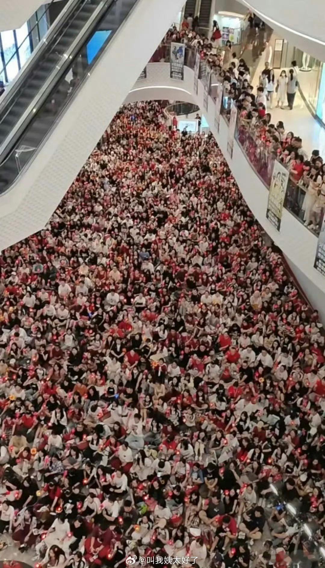 华晨宇深圳歌迷组织的线下活动，人气真的很高了 ​​​