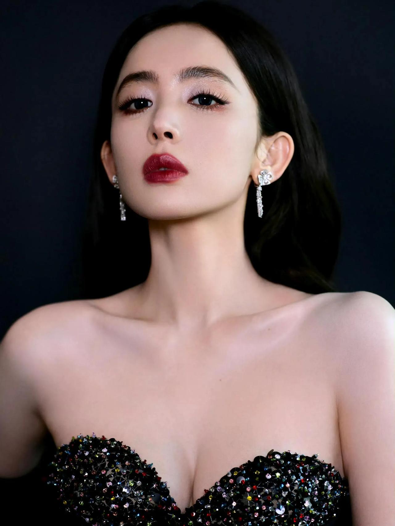 #女明星谁最美# #明星美图# #惊艳女神# #古力娜扎#