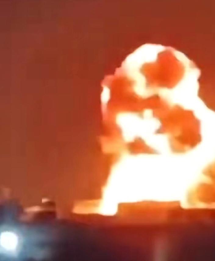 世界上最大的卡塔尔液化天然气制工厂，已被火焰吞没，该工厂占全球液化天然气（LNG