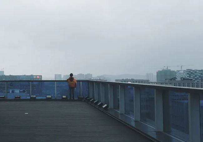 世间从来没有做不到、行不通，只有不愿尝试、畏惧退缩，当你无人可依独自前行，自然万