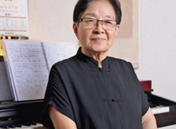 刀郎这么多人喜欢，刀郎的歌有正能量。
 
已经撼动了别人江湖地位，动了别人的奶酪